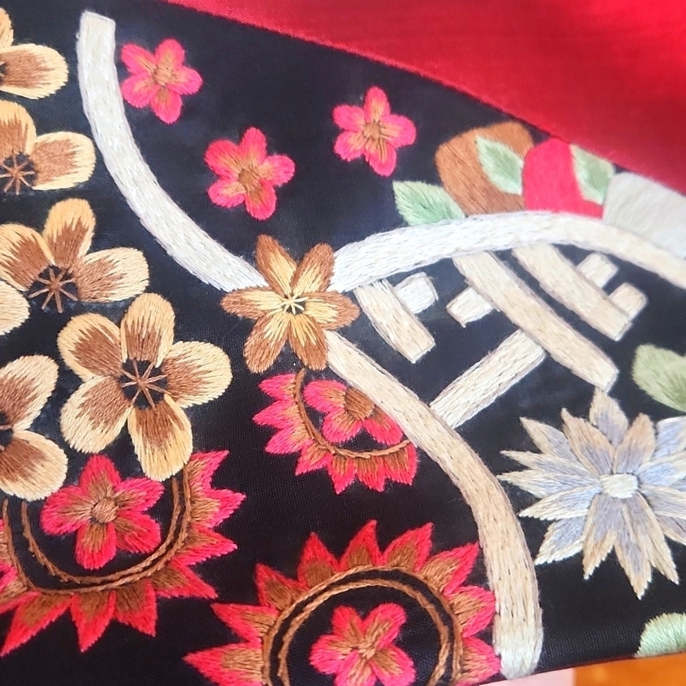 Deni Ann Vintage Maroon Floral Stitched Clutch Purse - Picture 4 of 8